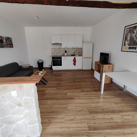 Petit Coin De Paradis Apartman Aups Kültér fotó